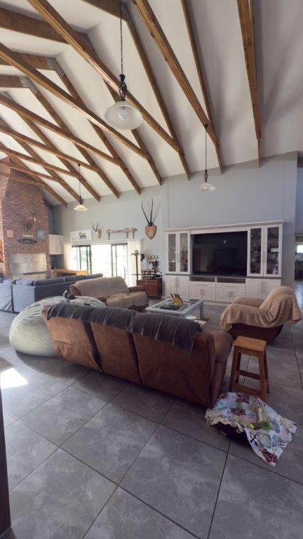 5 Bedroom Property for Sale in Wavecrest Eastern Cape